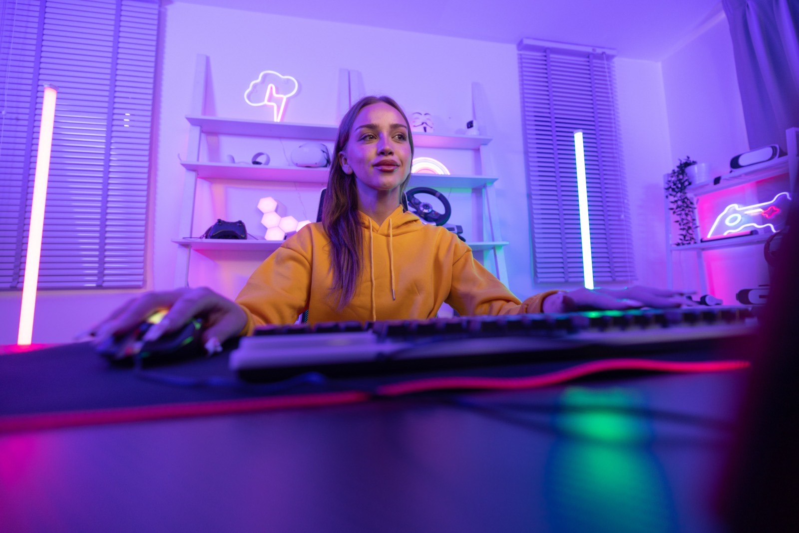 Créateur en streaming, lumières colorées